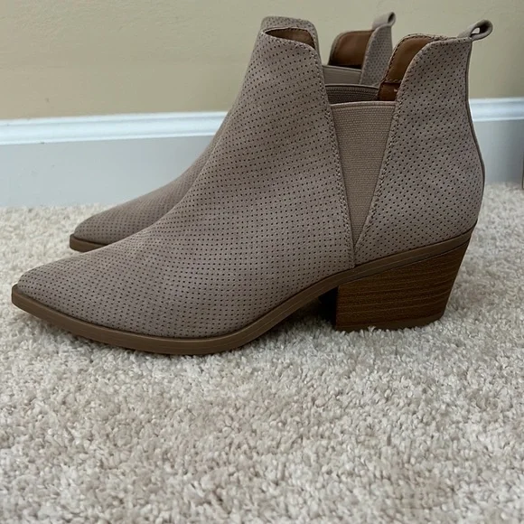 Universal Thread Booties (Target) - Picture 4 of 4